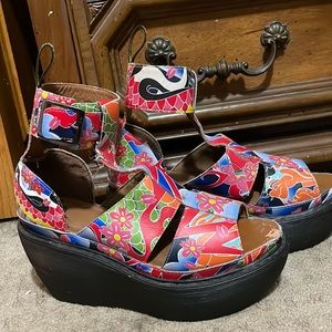 Dr Martens Bessie tattoo sandals